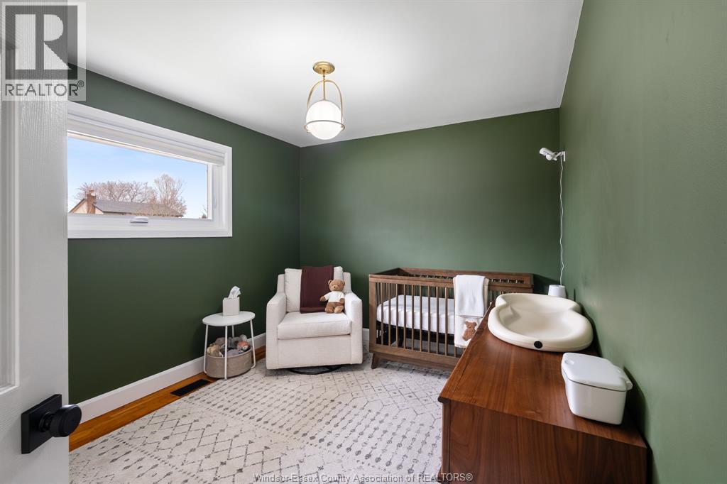 735 Lounsborough, Windsor, ON