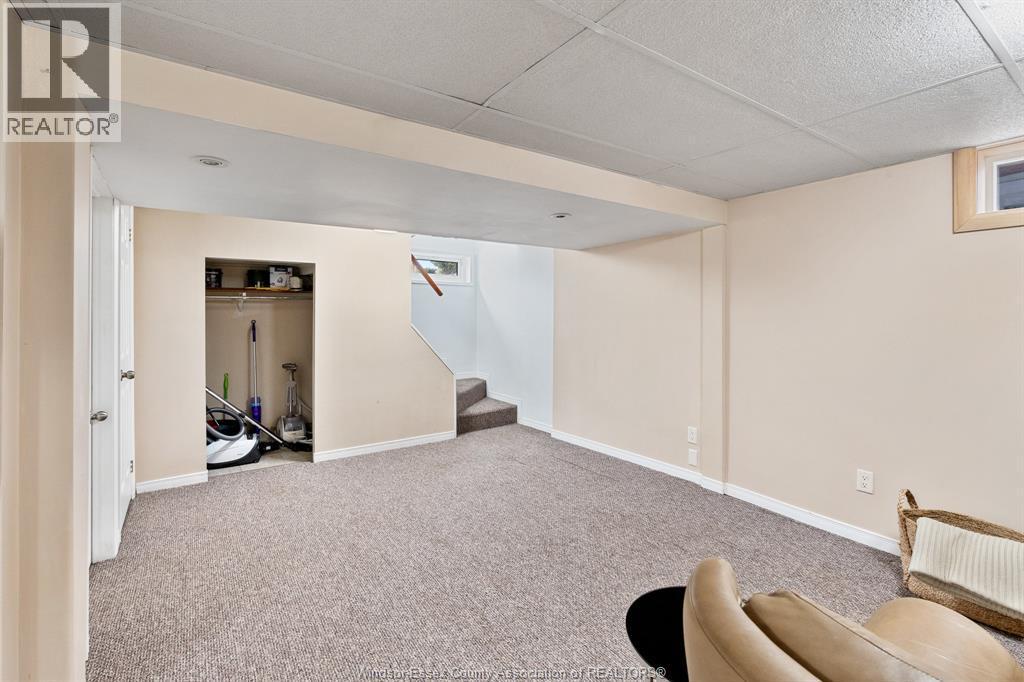 735 Lounsborough, Windsor, ON