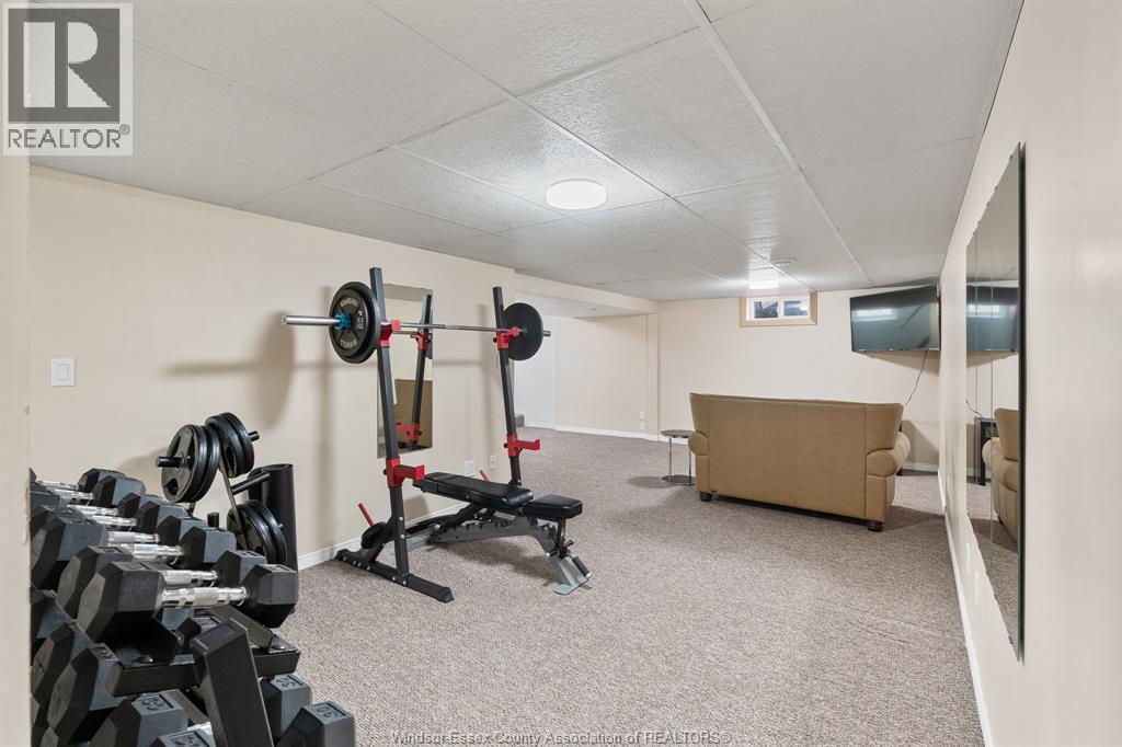 735 Lounsborough, Windsor, ON