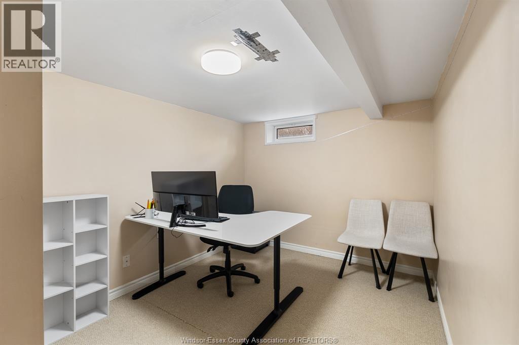 735 Lounsborough, Windsor, ON