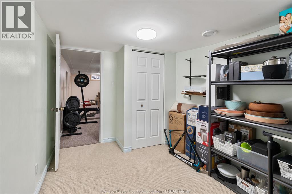 735 Lounsborough, Windsor, ON
