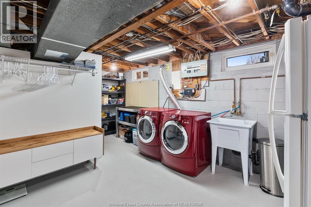 735 Lounsborough, Windsor, ON