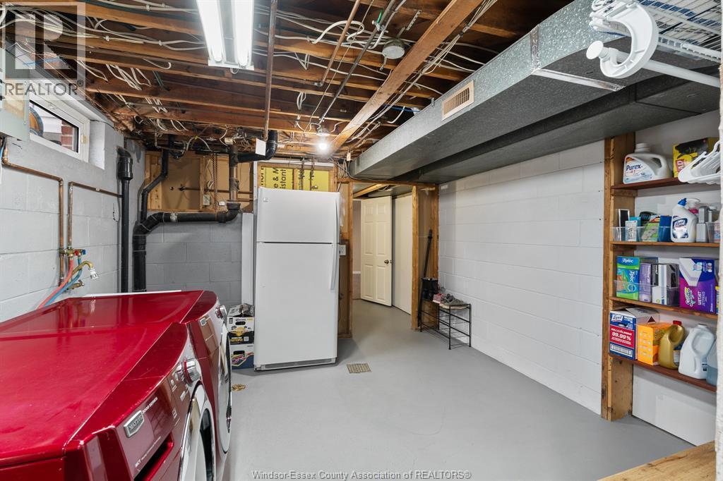 735 Lounsborough, Windsor, ON