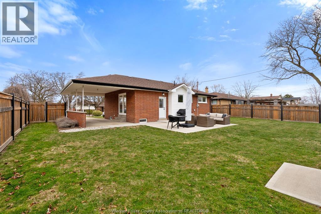 735 Lounsborough, Windsor, ON