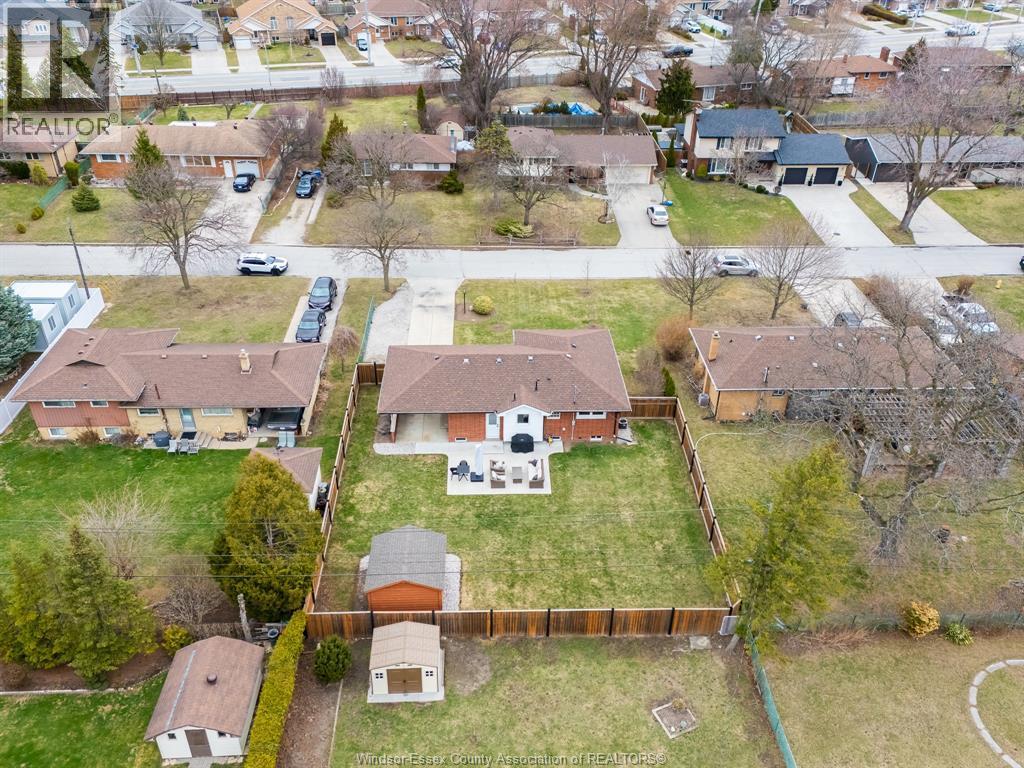 735 Lounsborough, Windsor, ON
