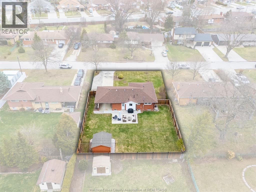 735 Lounsborough, Windsor, ON