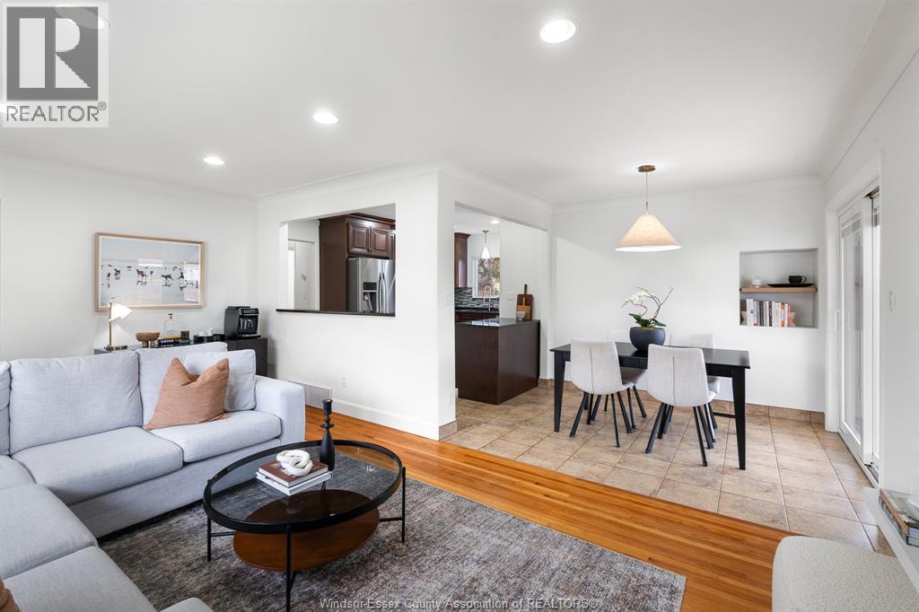 735 Lounsborough, Windsor, ON