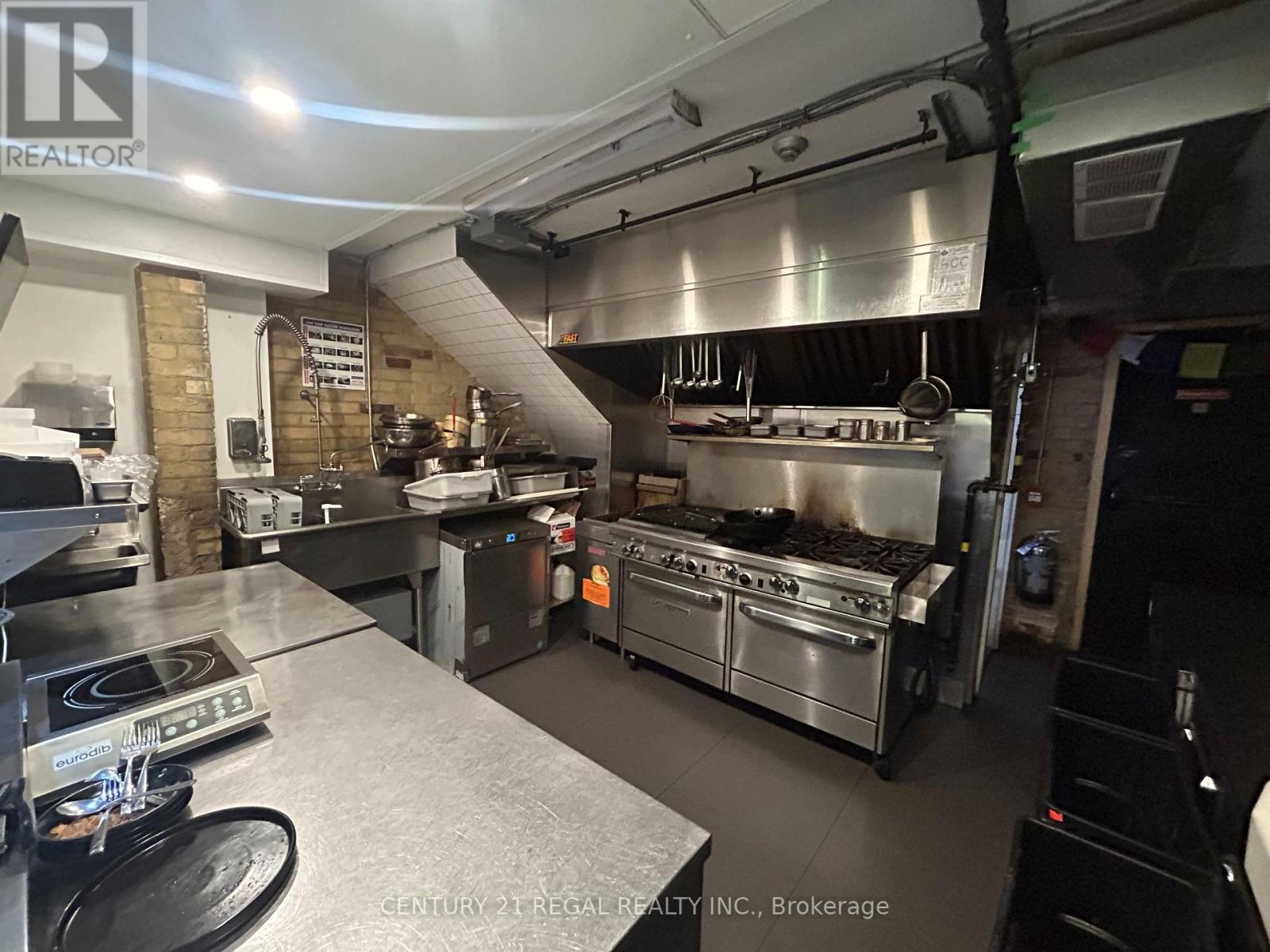 214 Ossington Avenue, Toronto, ON
