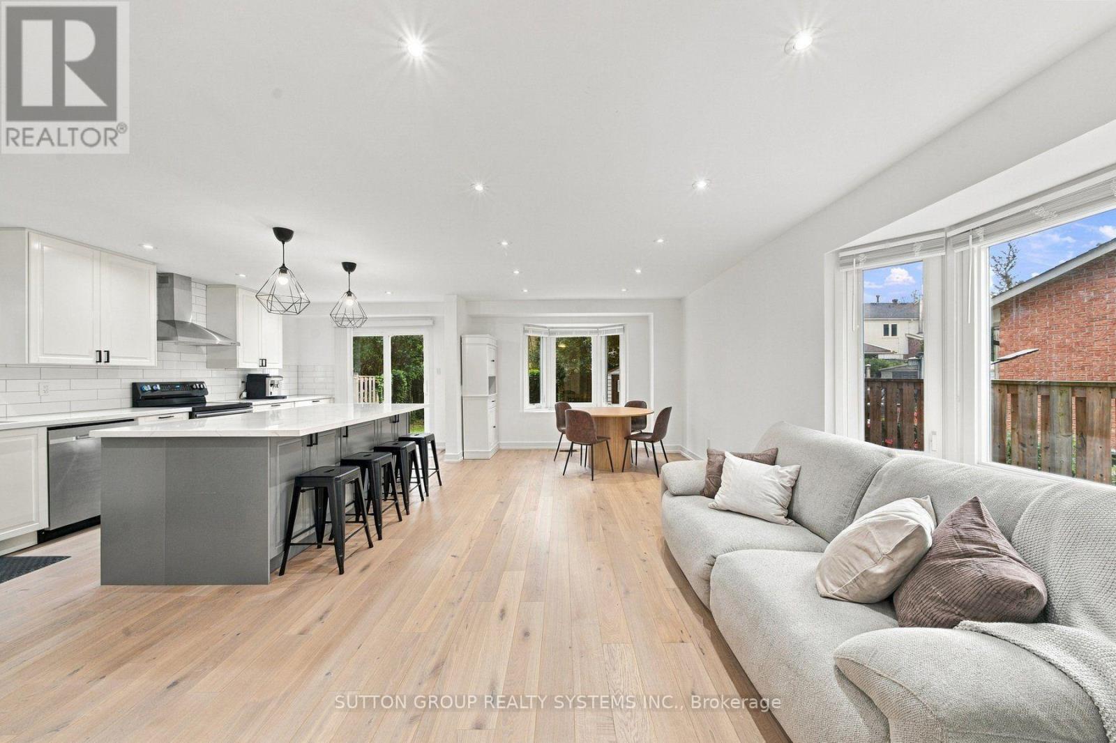 2250 Munn'S Avenue, Oakville, ON