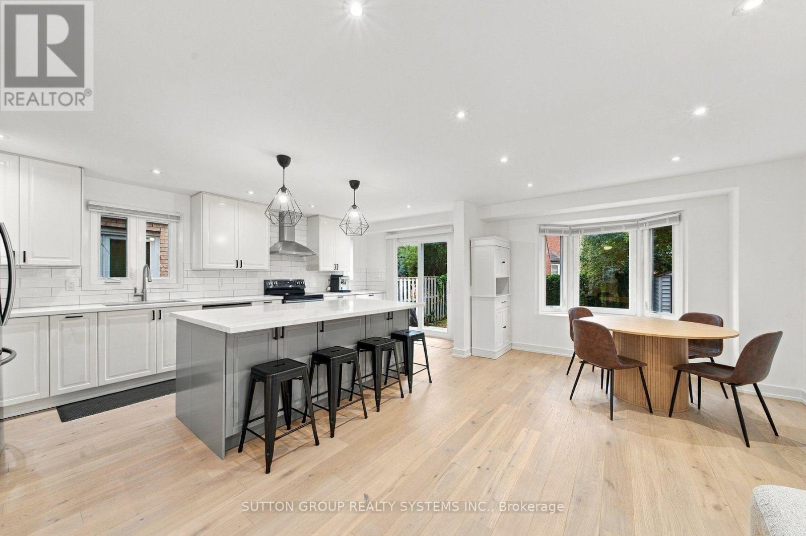 2250 Munn'S Avenue, Oakville, ON