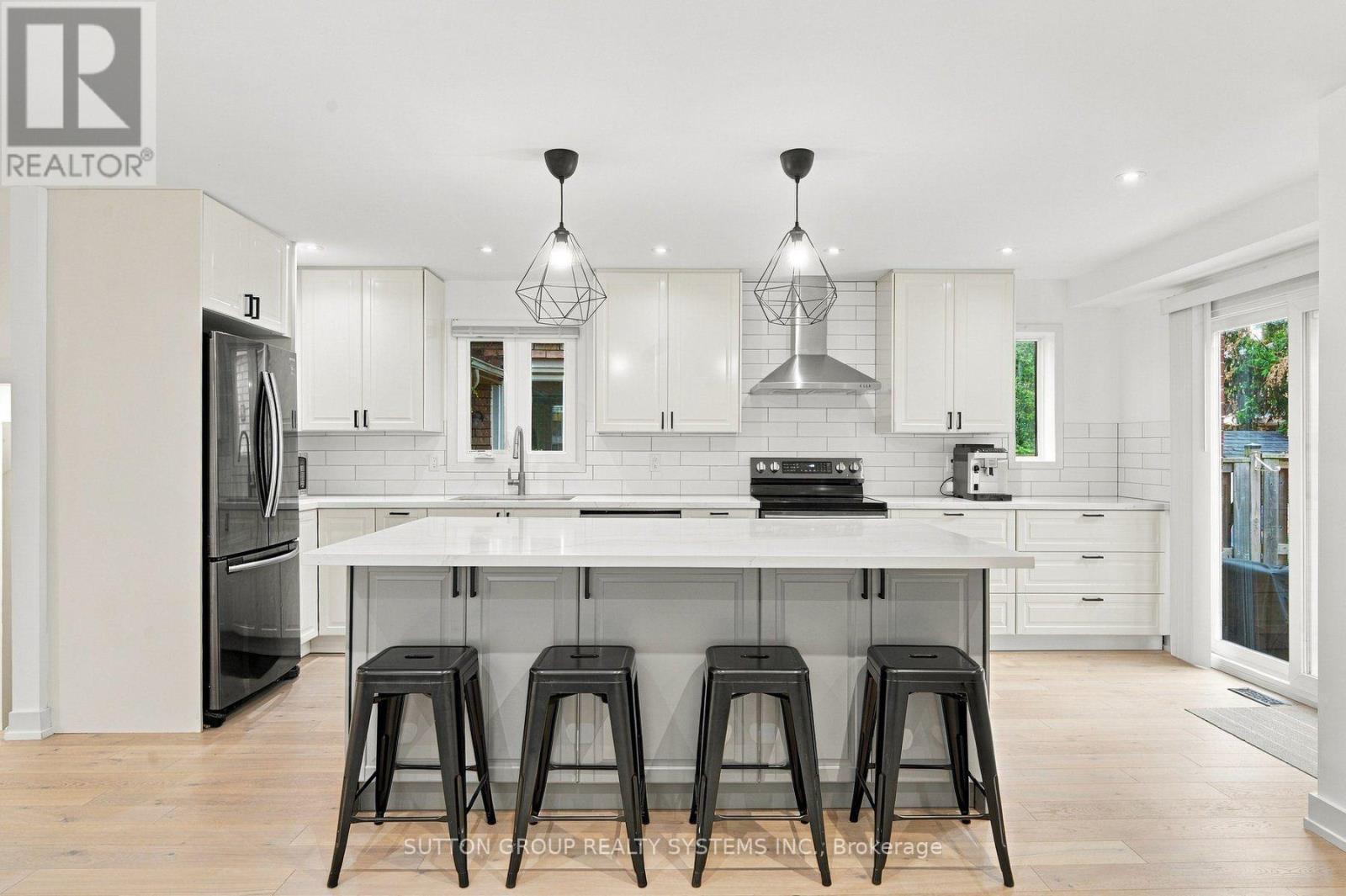 2250 Munn'S Avenue, Oakville, ON