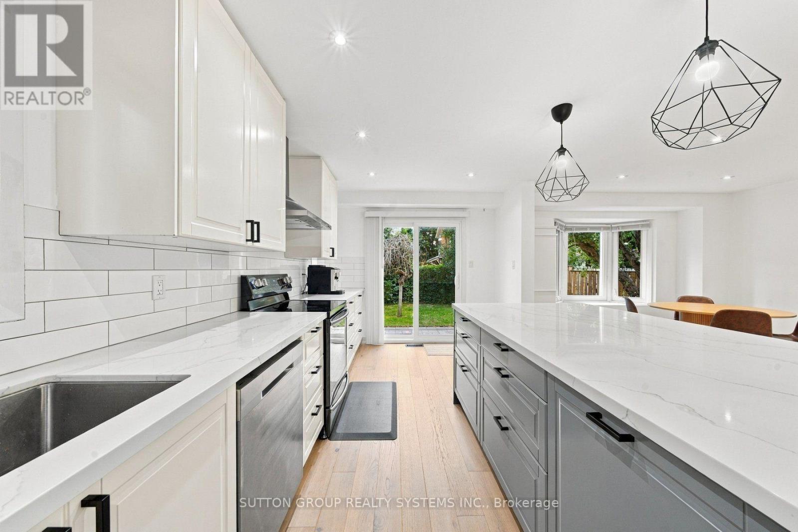 2250 Munn'S Avenue, Oakville, ON