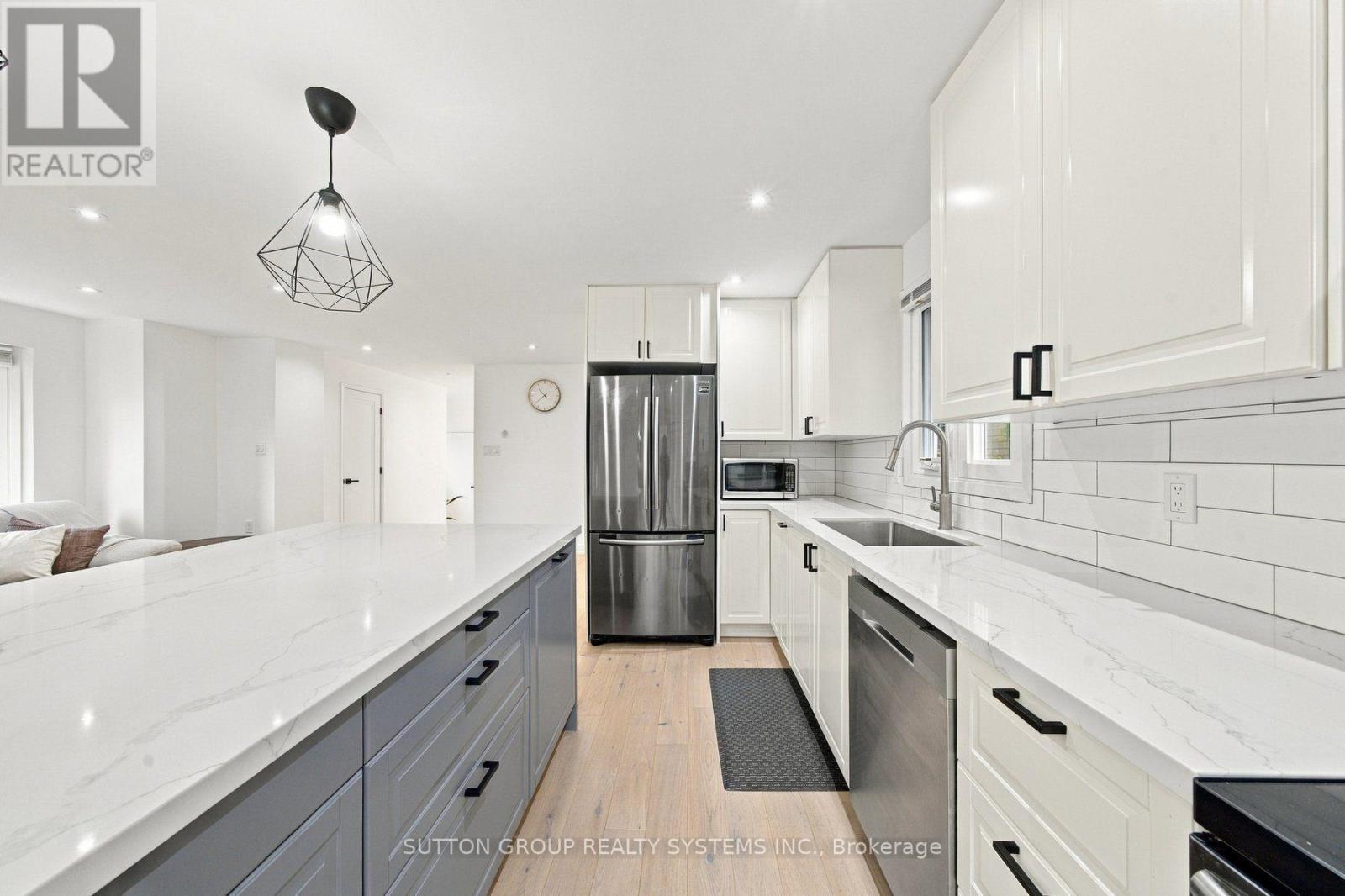 2250 Munn'S Avenue, Oakville, ON