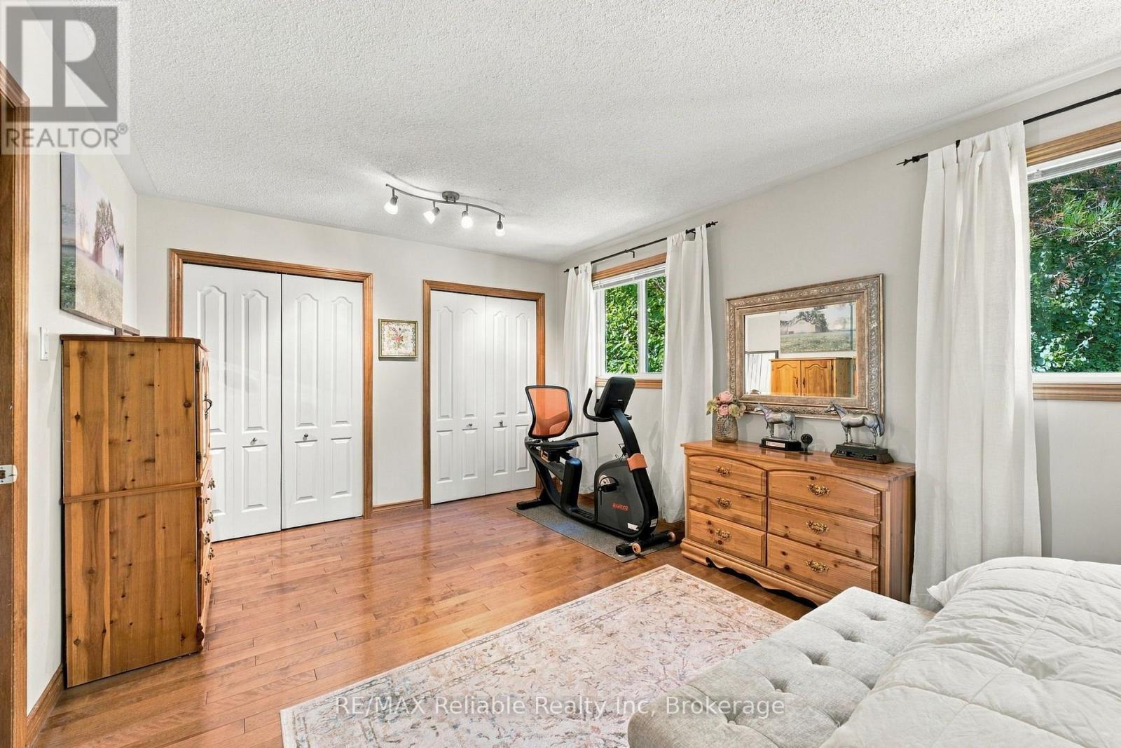 Double Closets - 71 Meadowridge Road, London North (North M), ON