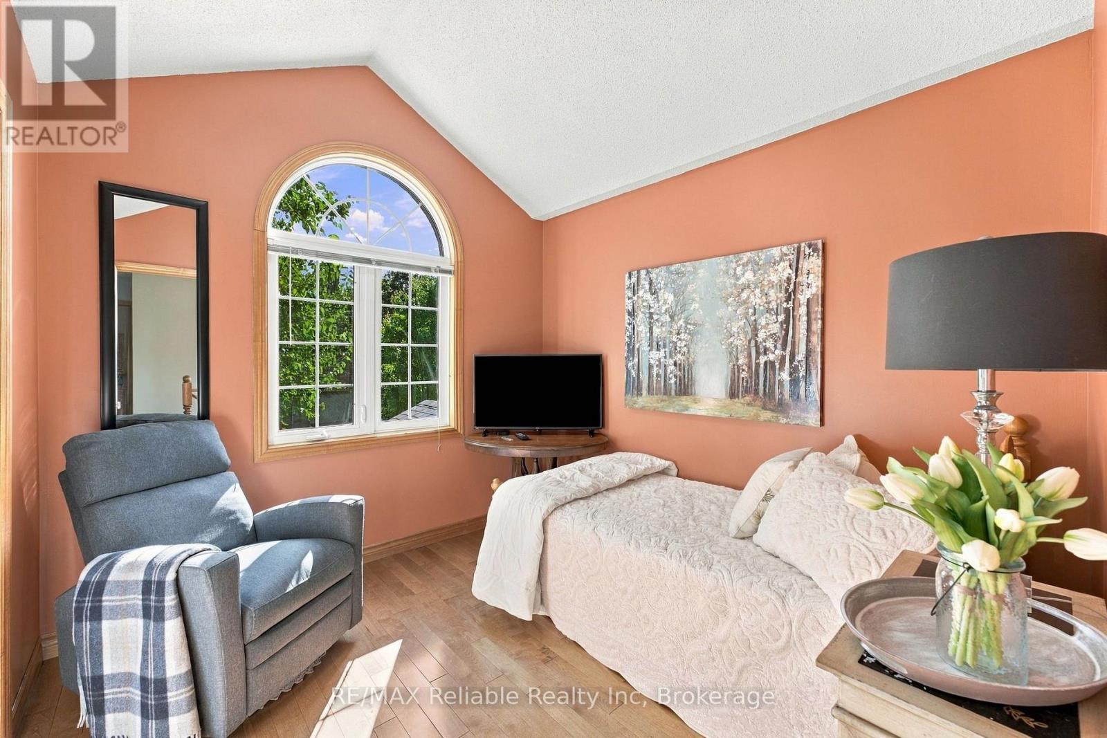 Natural light - 71 Meadowridge Road, London North (North M), ON