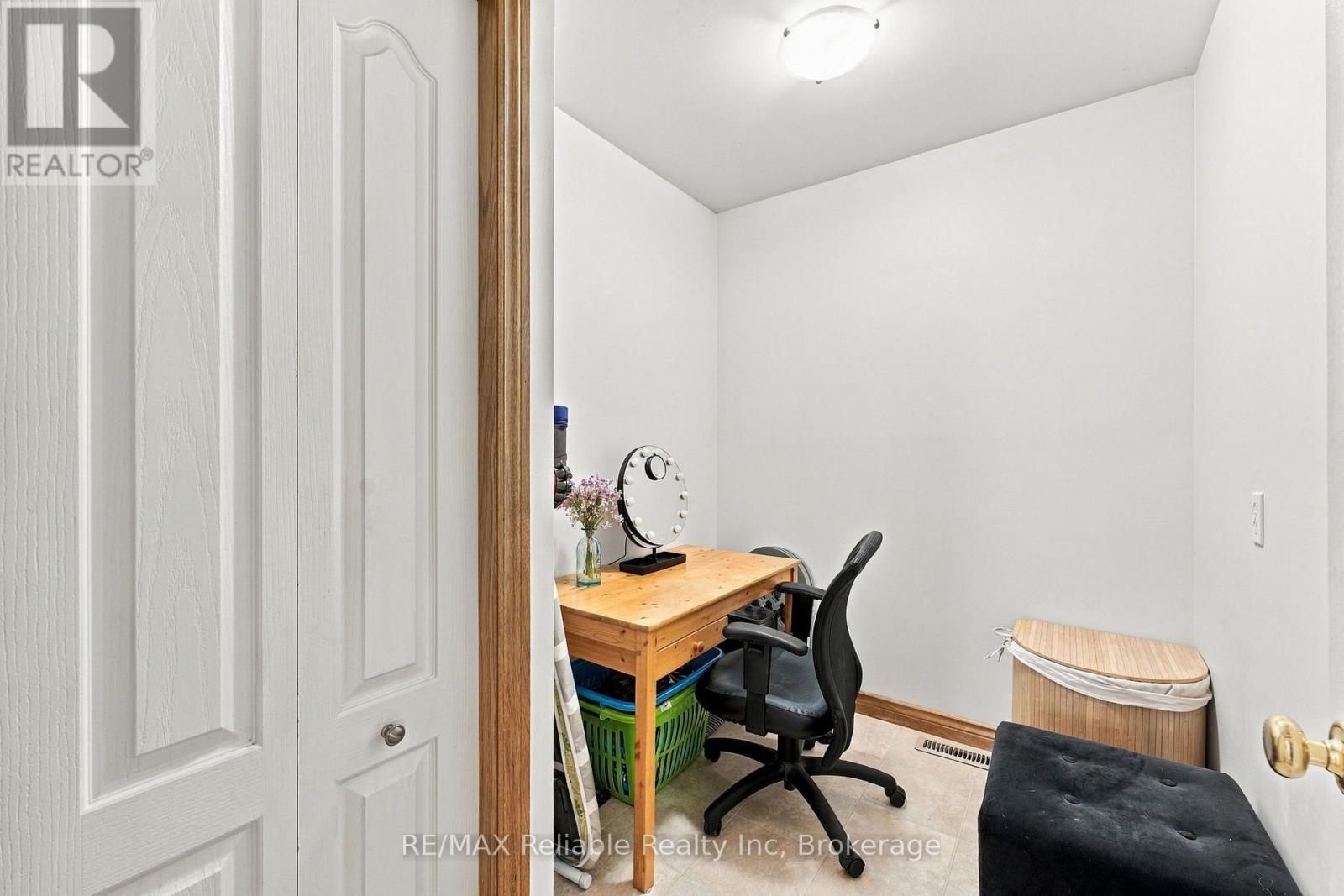 second floor laundry (now used as a dressing area. - 71 Meadowridge Road, London North (North M), ON