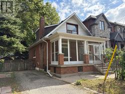 33 ROYAL YORK ROAD Toronto, ON M8V 2T3