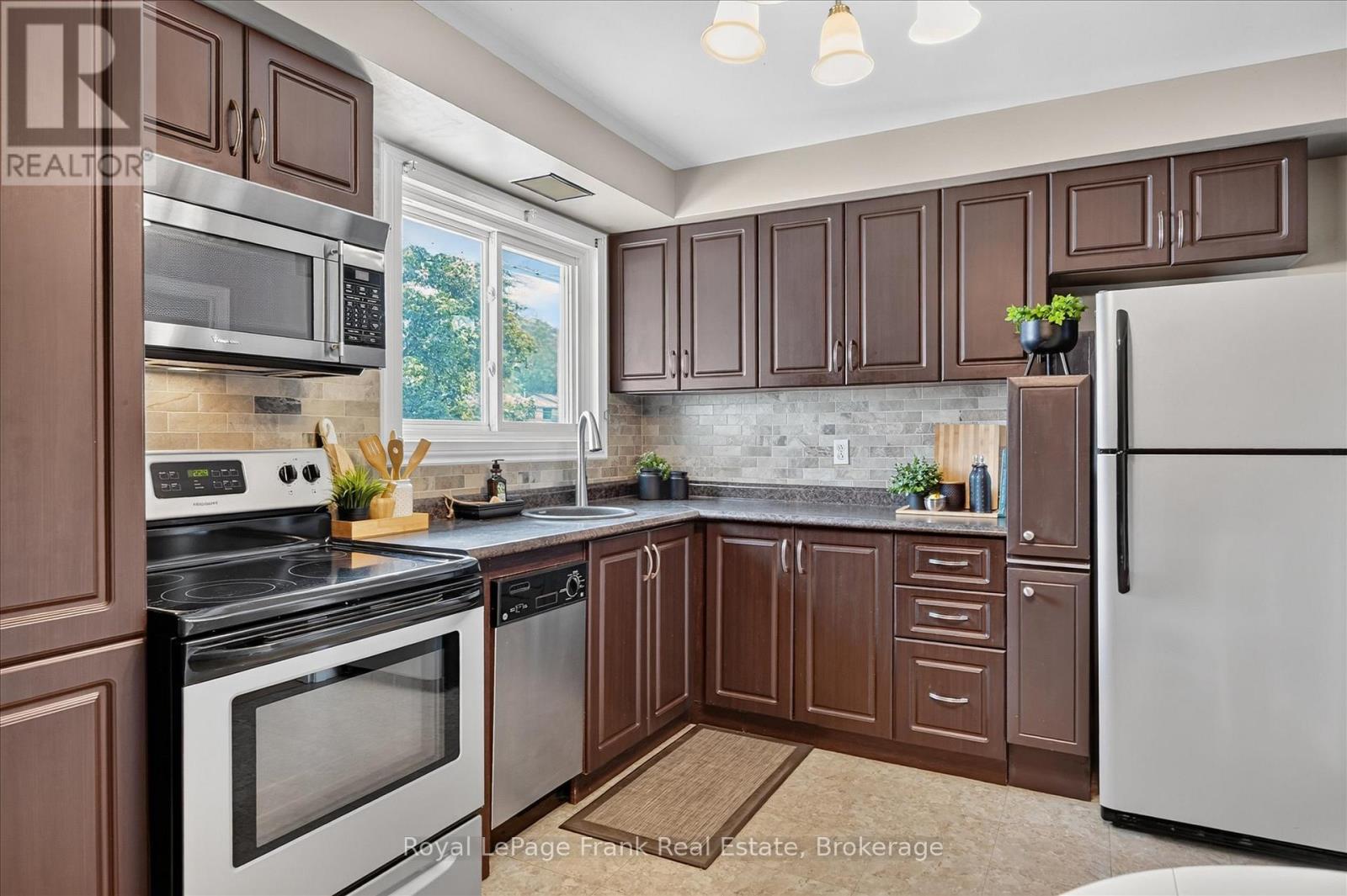 870 Hemlock Street, Peterborough (Northcrest Ward 5), ON