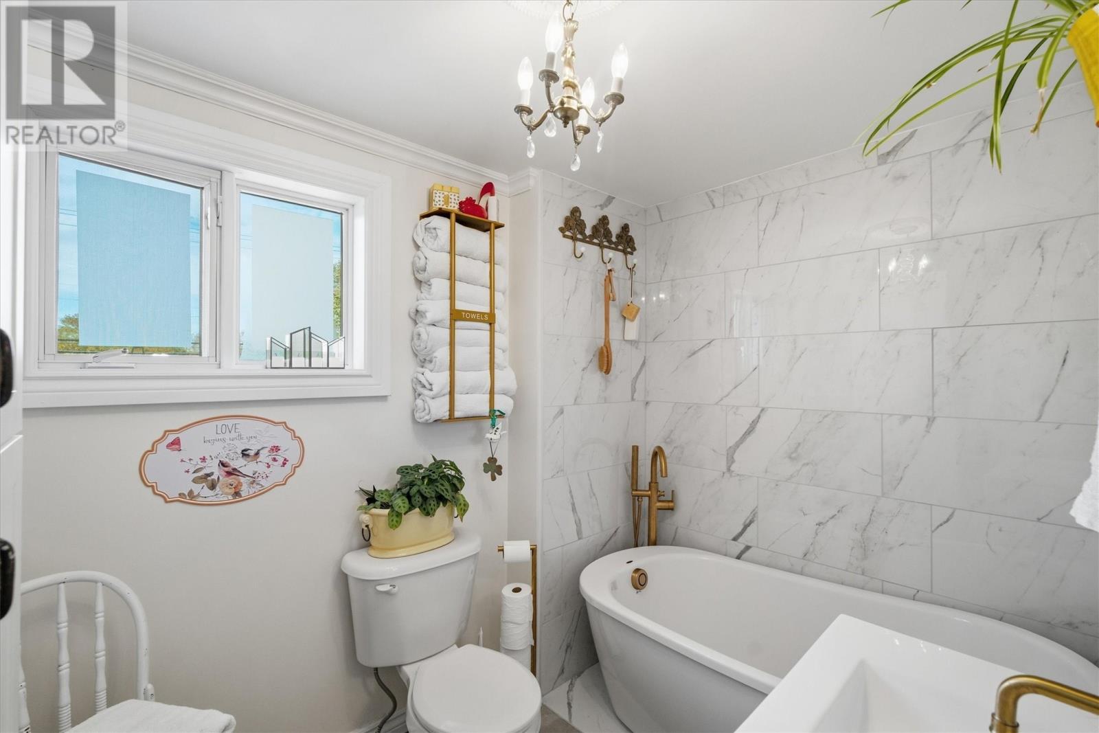 Upstairs Bathroom - 213 Pennywell Road, St. John'S, NL