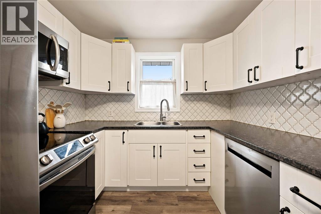 875 Woodland Avenue, Sarnia, ON