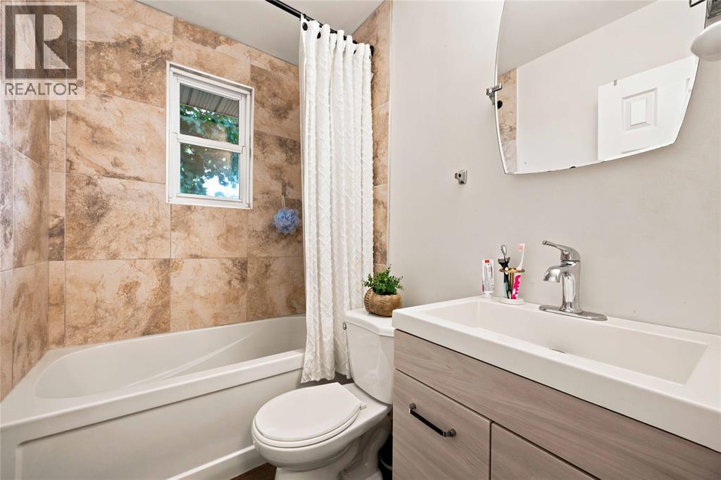 875 Woodland Avenue, Sarnia, ON