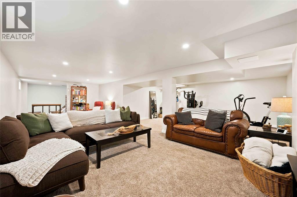 875 Woodland Avenue, Sarnia, ON