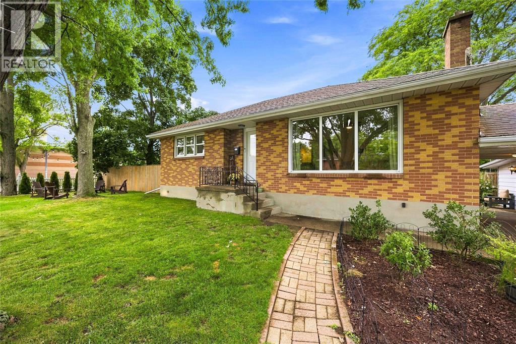 875 Woodland Avenue, Sarnia, ON