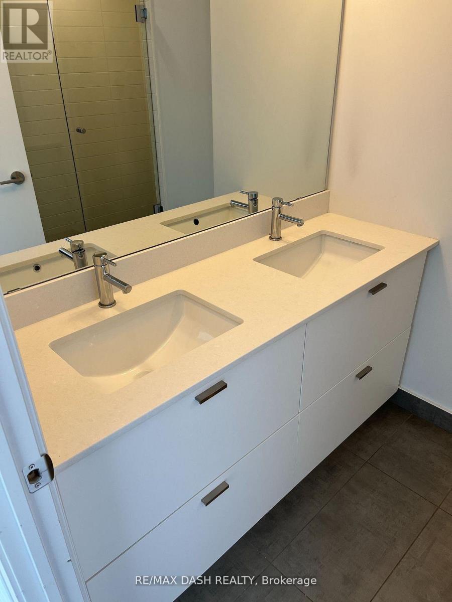 806W - 27 Bathurst Street, Toronto, ON
