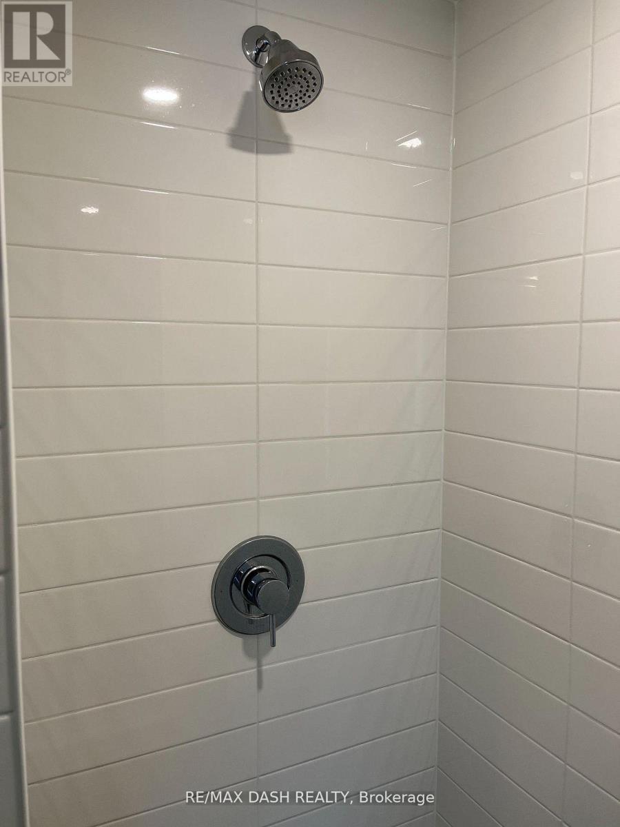 806W - 27 Bathurst Street, Toronto, ON