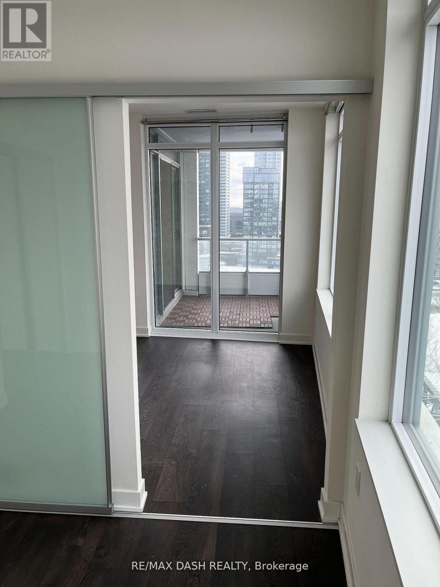 806W - 27 Bathurst Street, Toronto, ON