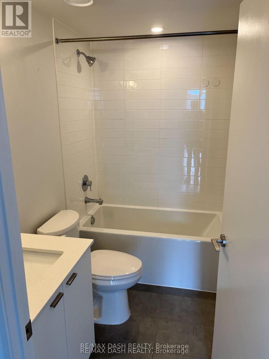 806W - 27 Bathurst Street, Toronto, ON