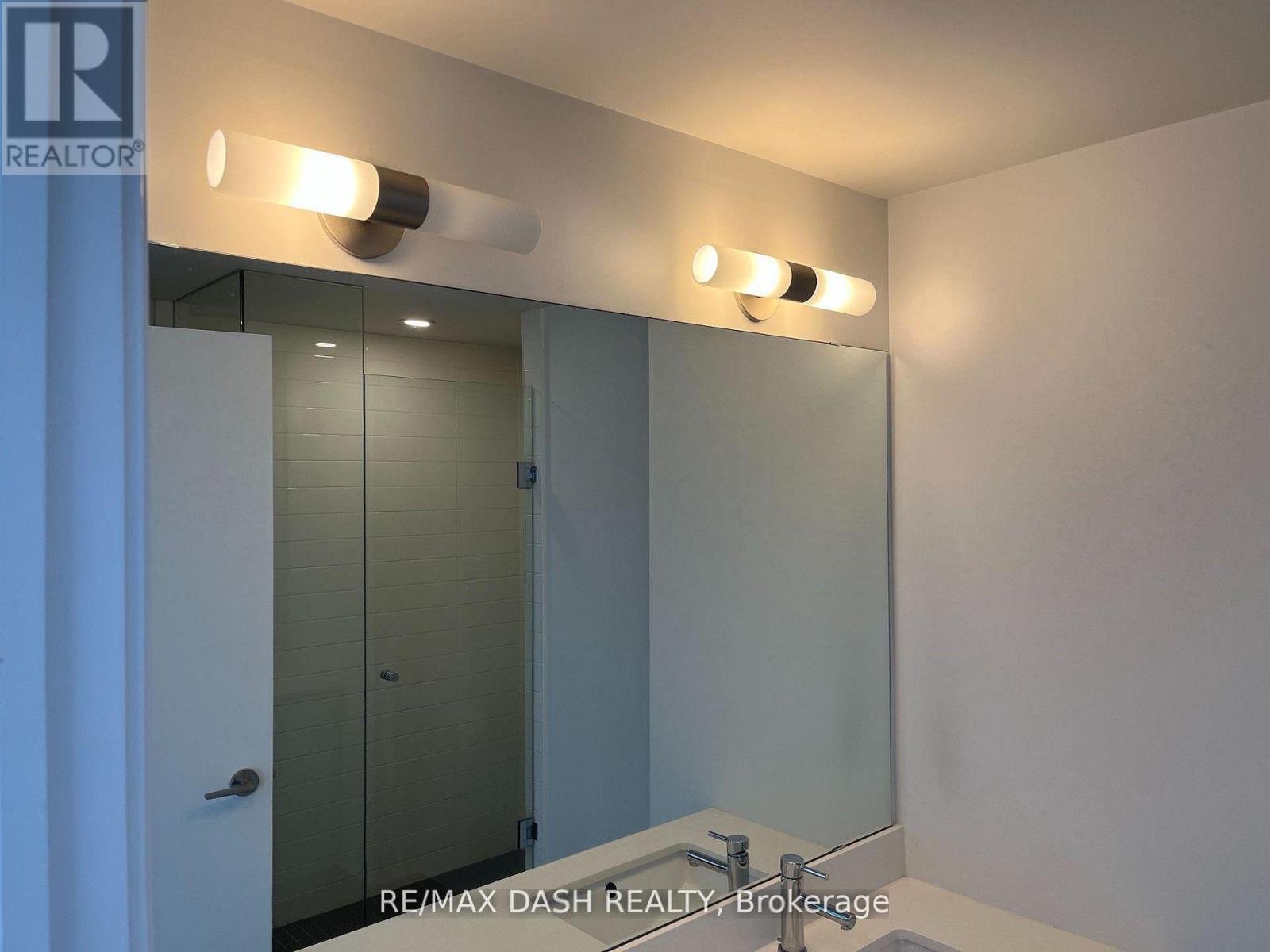 806W - 27 Bathurst Street, Toronto, ON