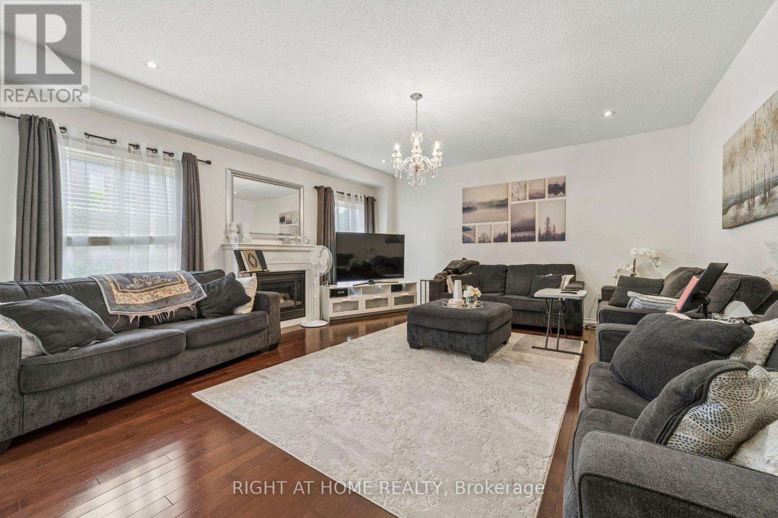 13 Weston Crescent, Ajax, ON