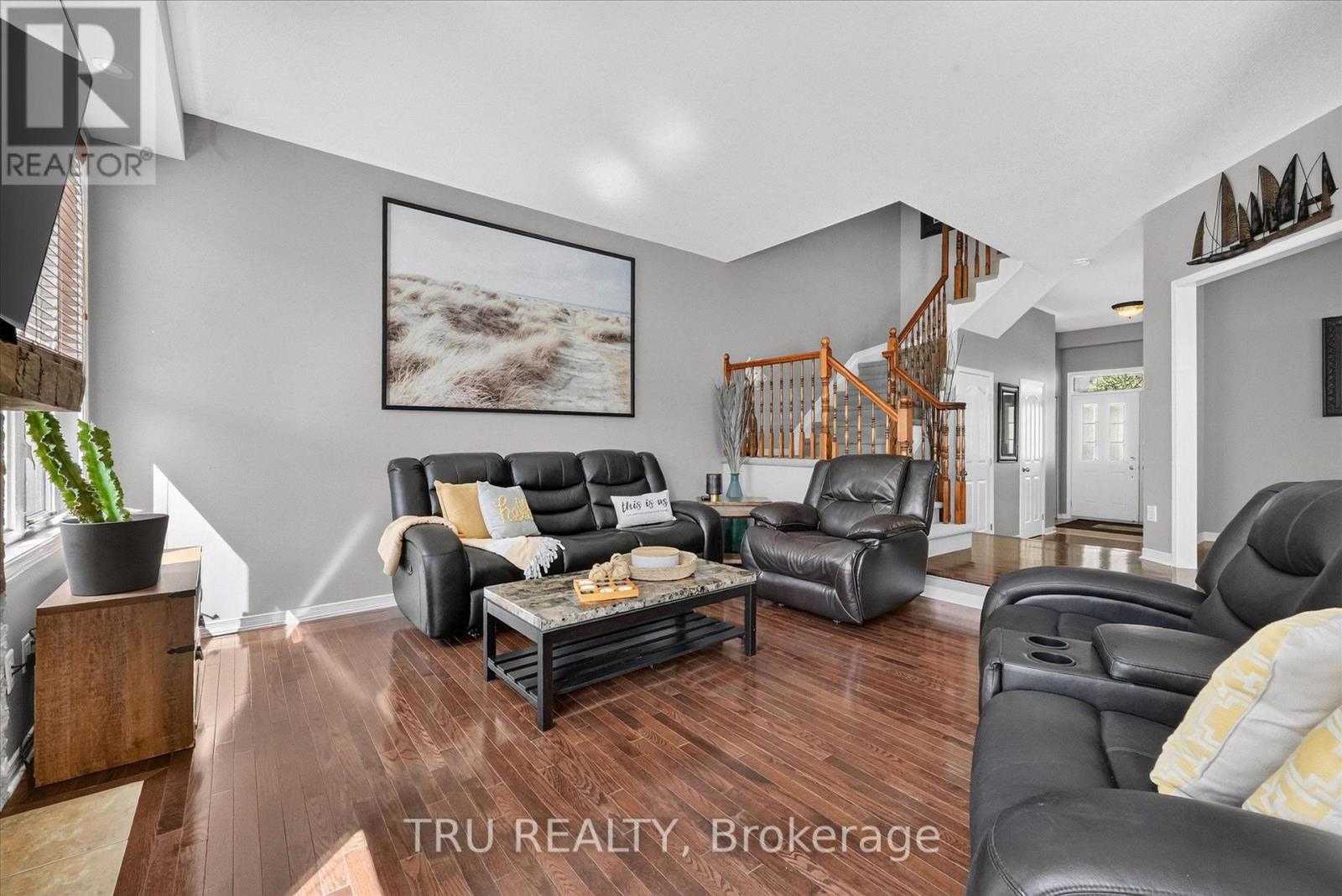 l/r - 325 Upcountry Drive E, Ottawa, ON