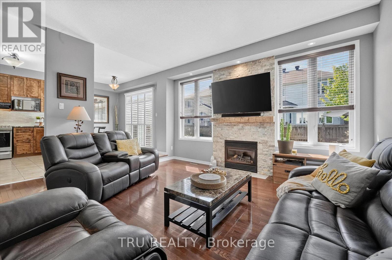 l/r - 325 Upcountry Drive E, Ottawa, ON