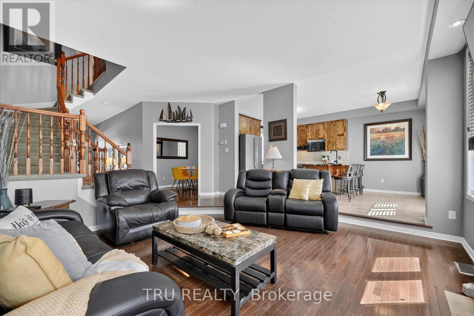 l/r open to kitchen and dining - 325 Upcountry Drive E, Ottawa, ON