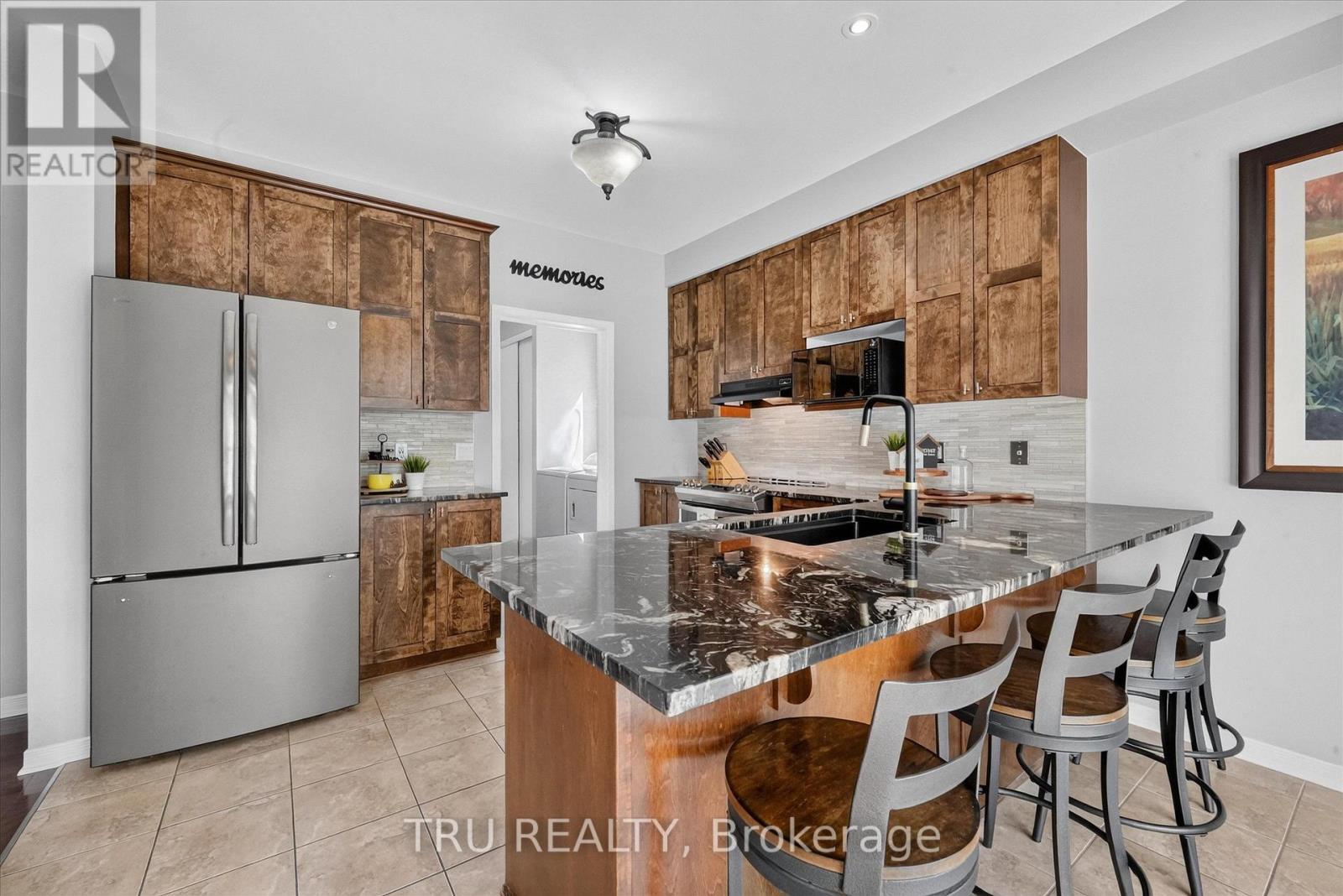 kitchen - 325 Upcountry Drive E, Ottawa, ON