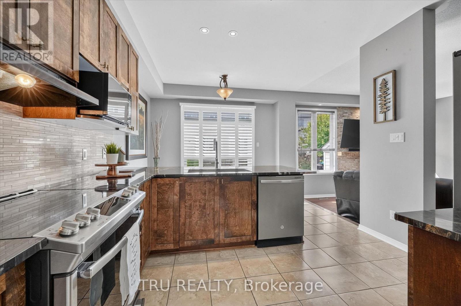 kitchen - 325 Upcountry Drive E, Ottawa, ON