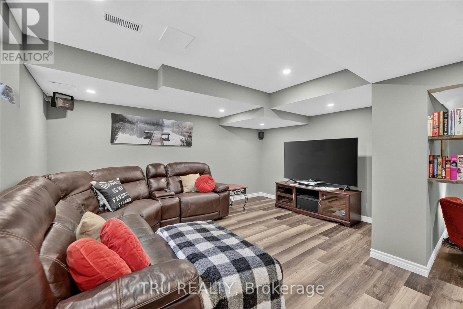 lower level rec room - 325 Upcountry Drive E, Ottawa, ON