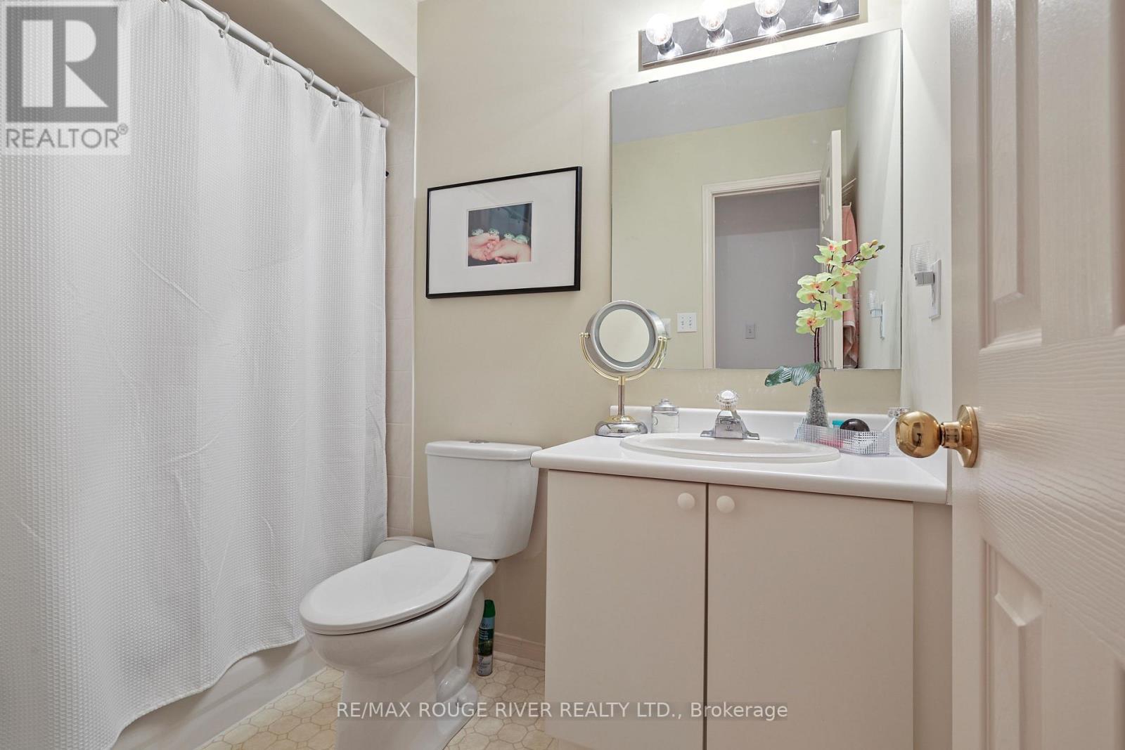 Main Bathroom - 1543 Otonabee Drive, Pickering, ON