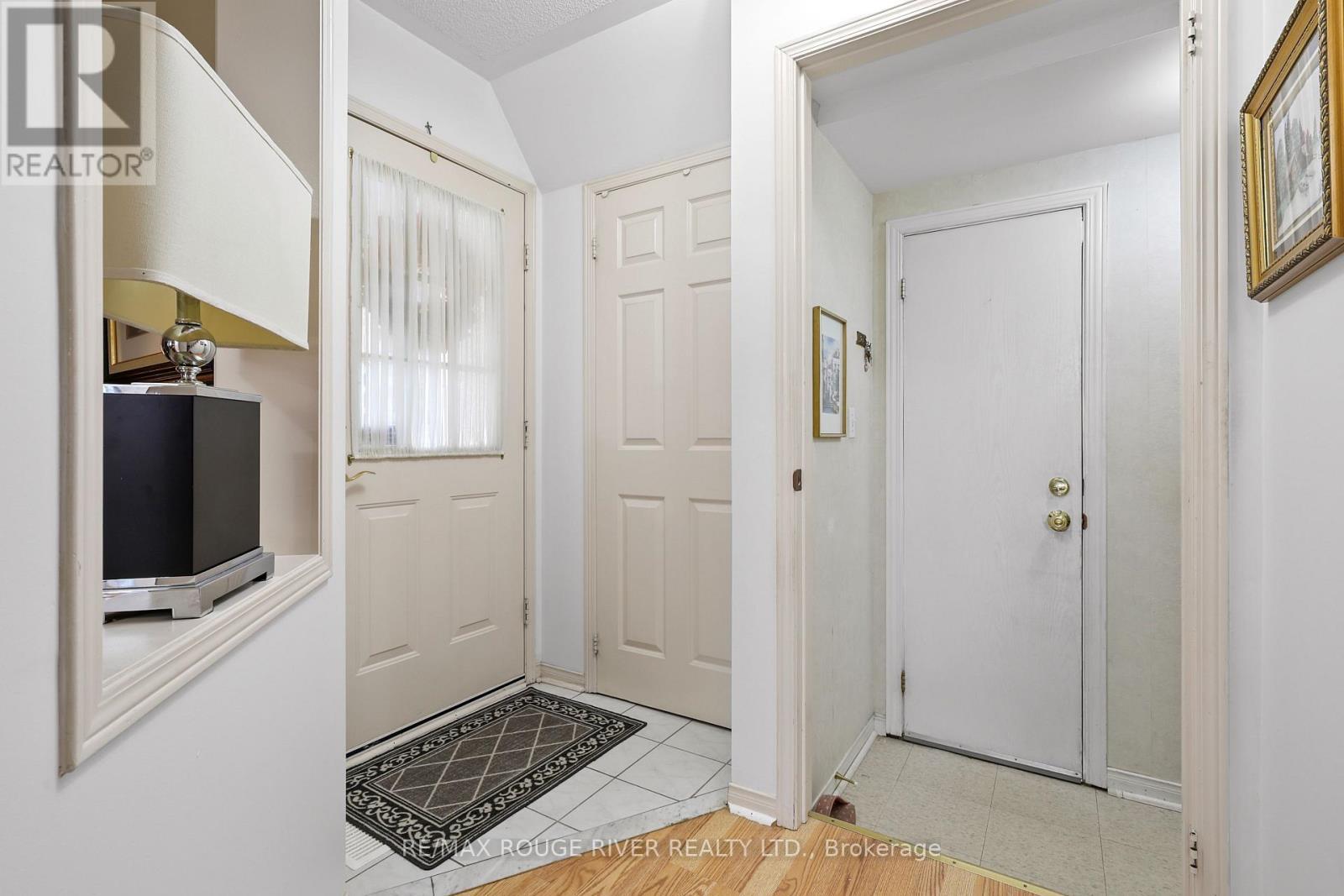 Entrance + Garage entrance from house - 1543 Otonabee Drive, Pickering, ON