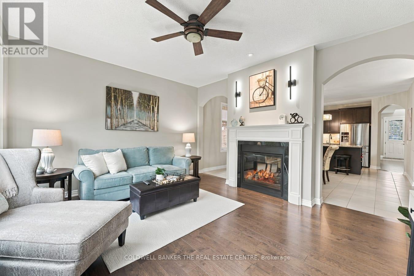 Family Room Fireplace - 25 Manor Forest Road, East Gwillimbury, ON