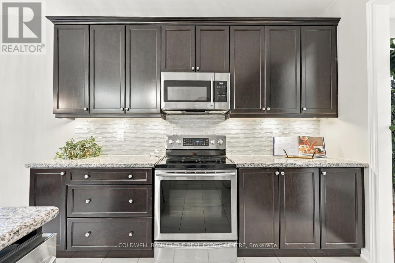 Cabinets - 25 Manor Forest Road, East Gwillimbury, ON