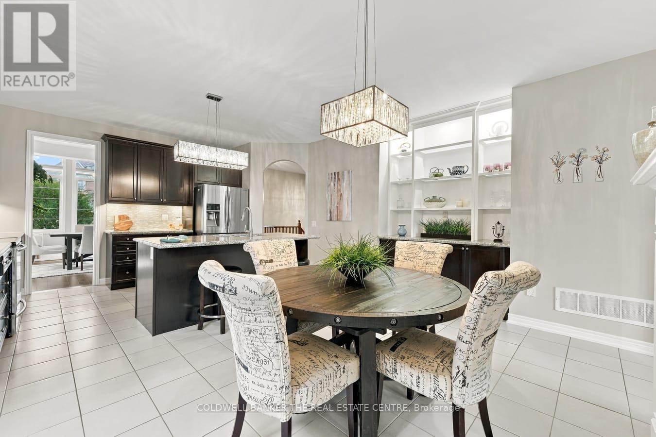 Combine Kitchen Eating - 25 Manor Forest Road, East Gwillimbury, ON
