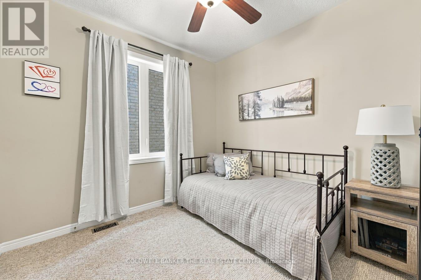Main Bdrm 3 - 25 Manor Forest Road, East Gwillimbury, ON