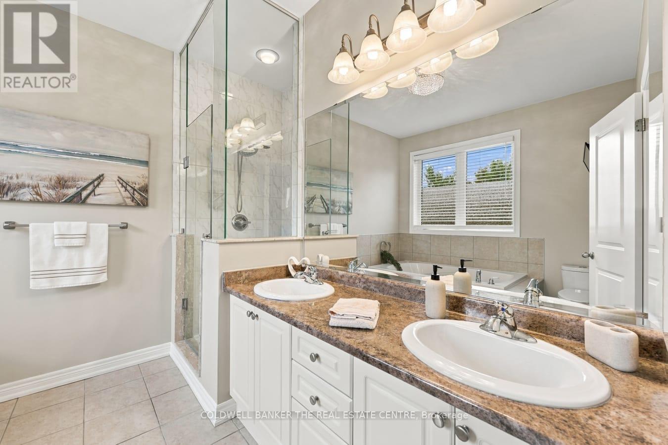 Main Primary Ensuite - 25 Manor Forest Road, East Gwillimbury, ON