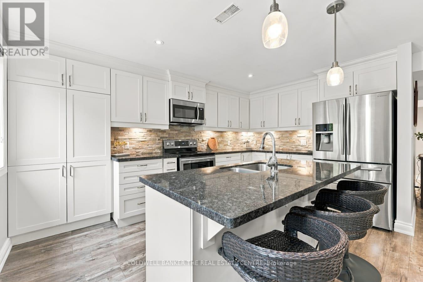 Lower Kitchen - 25 Manor Forest Road, East Gwillimbury, ON