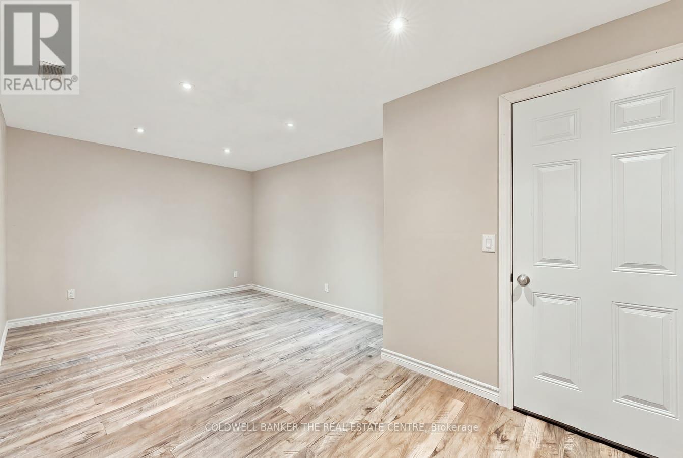 Lower Room 3 - 25 Manor Forest Road, East Gwillimbury, ON
