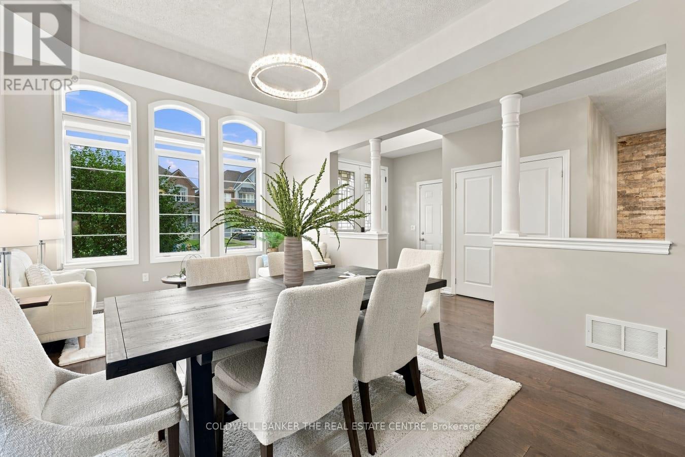 Dining Living Room - 25 Manor Forest Road, East Gwillimbury, ON
