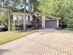 60 HILLVIEW DRIVE Newmarket, ON L3Y 4H9